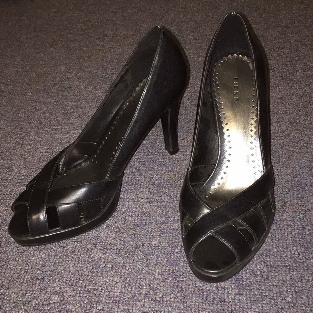 Fioni black heels